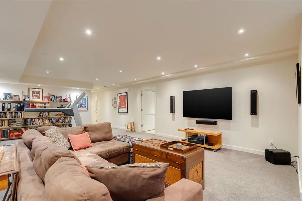 4 Spruce Bank Crescent SW