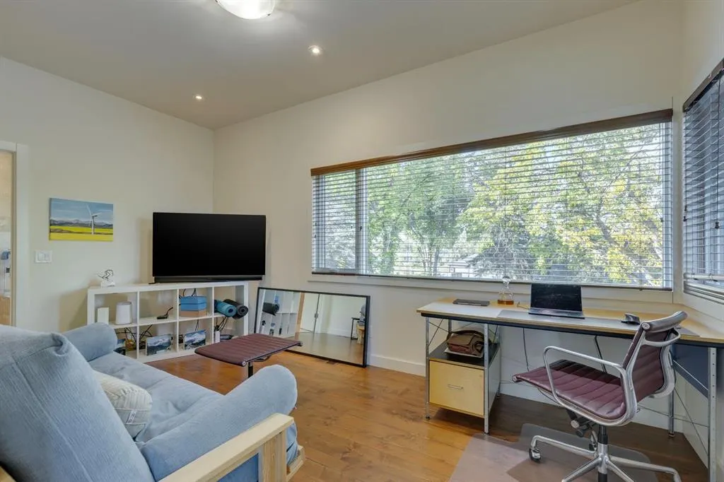 4 Spruce Bank Crescent SW