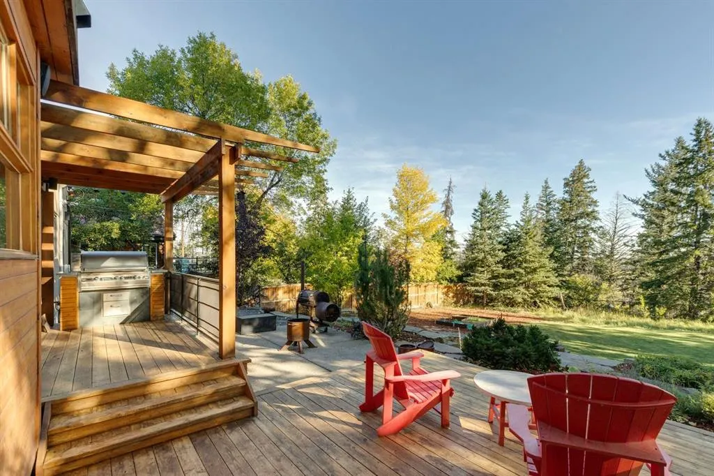 4 Spruce Bank Crescent SW