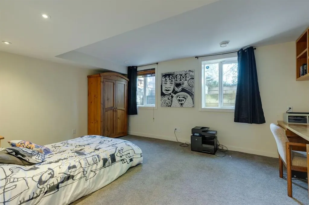 4 Spruce Bank Crescent SW