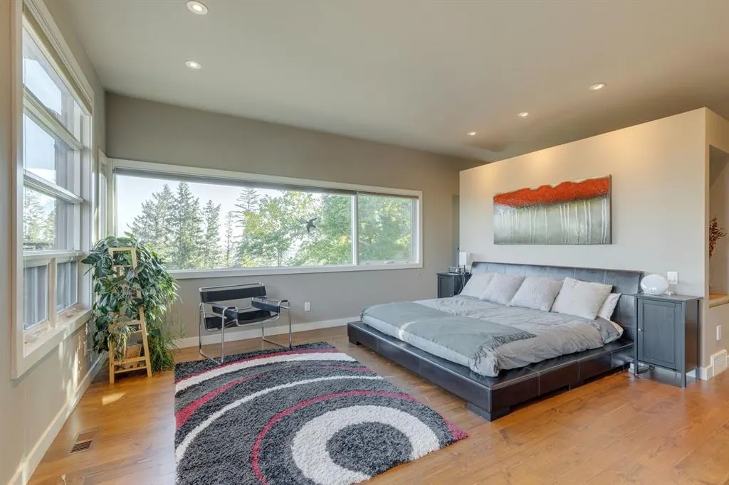 4 Spruce Bank Crescent SW