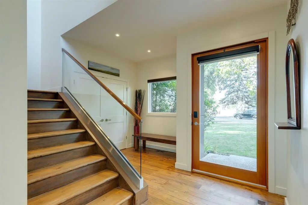 4 Spruce Bank Crescent SW