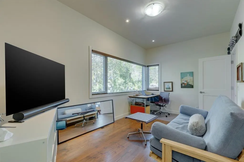 4 Spruce Bank Crescent SW