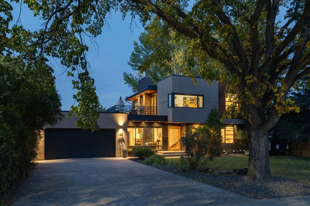 4 Spruce Bank Crescent SW