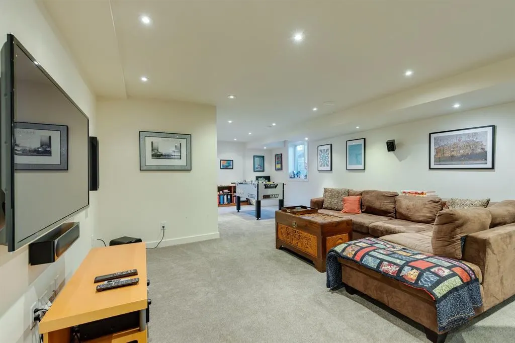4 Spruce Bank Crescent SW