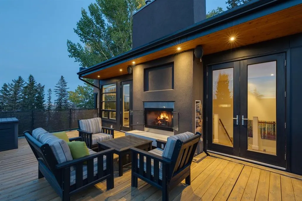 4 Spruce Bank Crescent SW