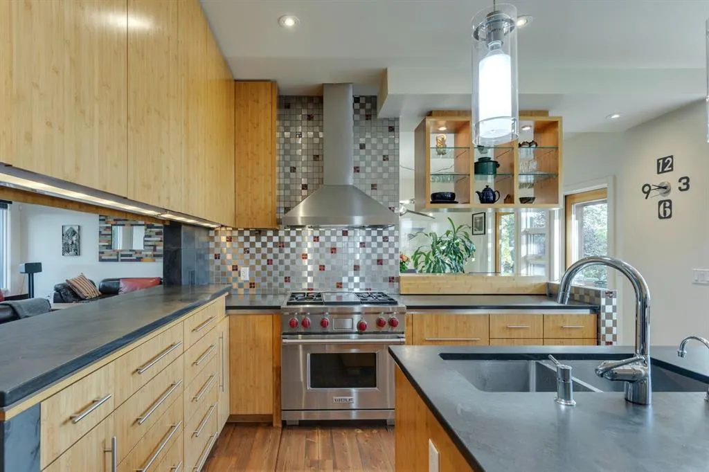 4 Spruce Bank Crescent SW