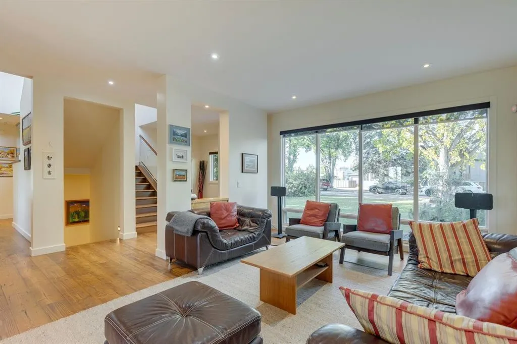 4 Spruce Bank Crescent SW