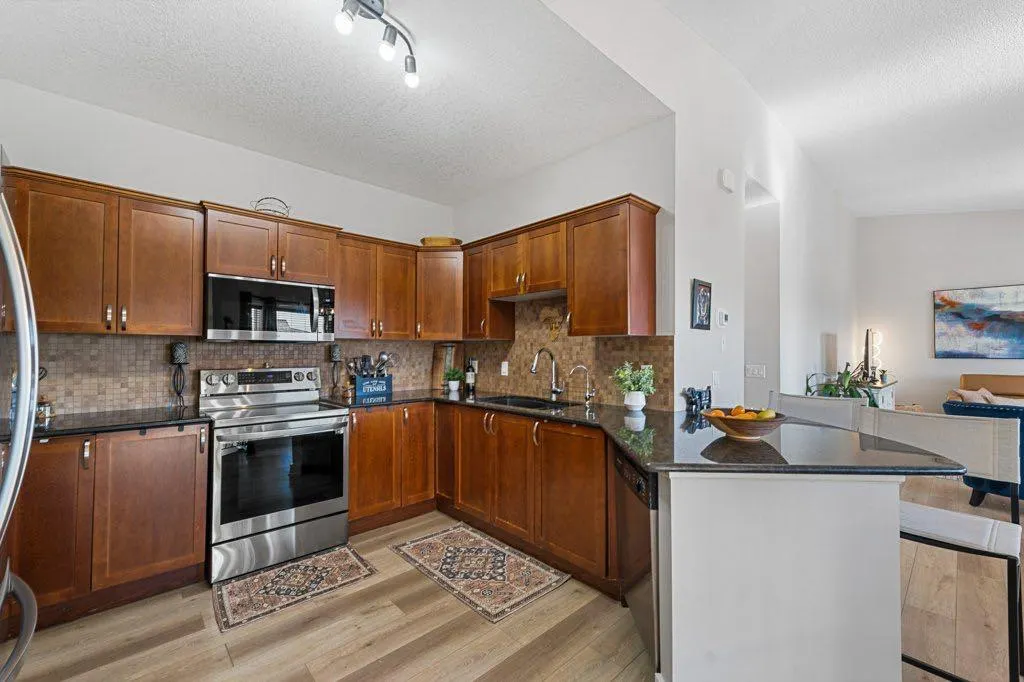 528 Rocky Vista Gardens NW