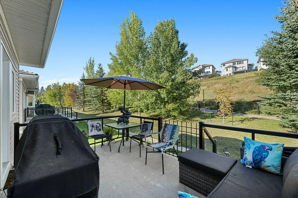 528 Rocky Vista Gardens NW