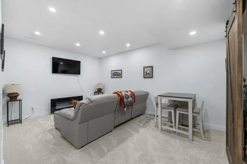 528 Rocky Vista Gardens NW