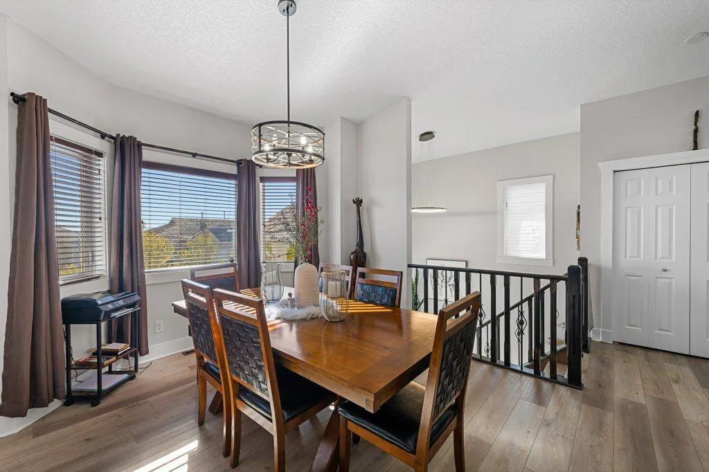 528 Rocky Vista Gardens NW