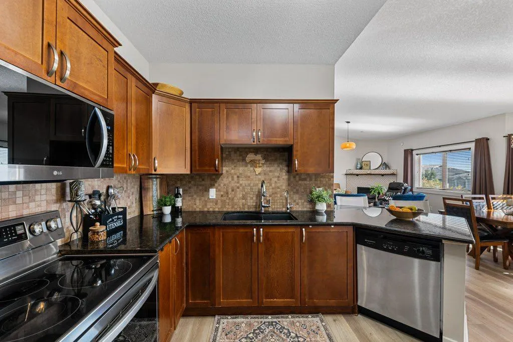 528 Rocky Vista Gardens NW