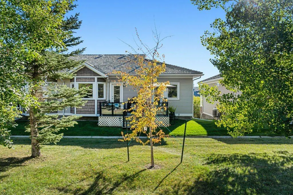 528 Rocky Vista Gardens NW