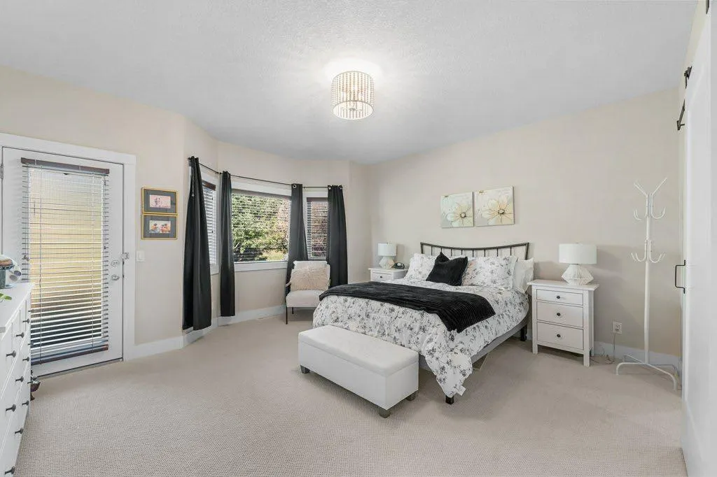 528 Rocky Vista Gardens NW