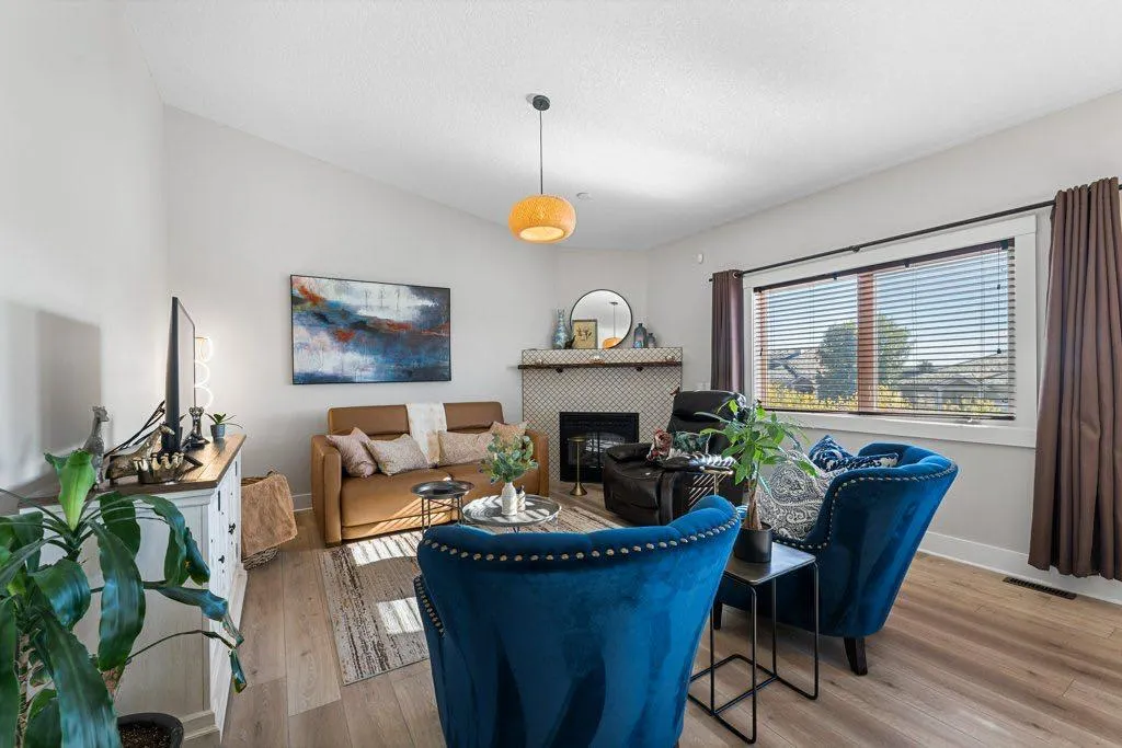 528 Rocky Vista Gardens NW