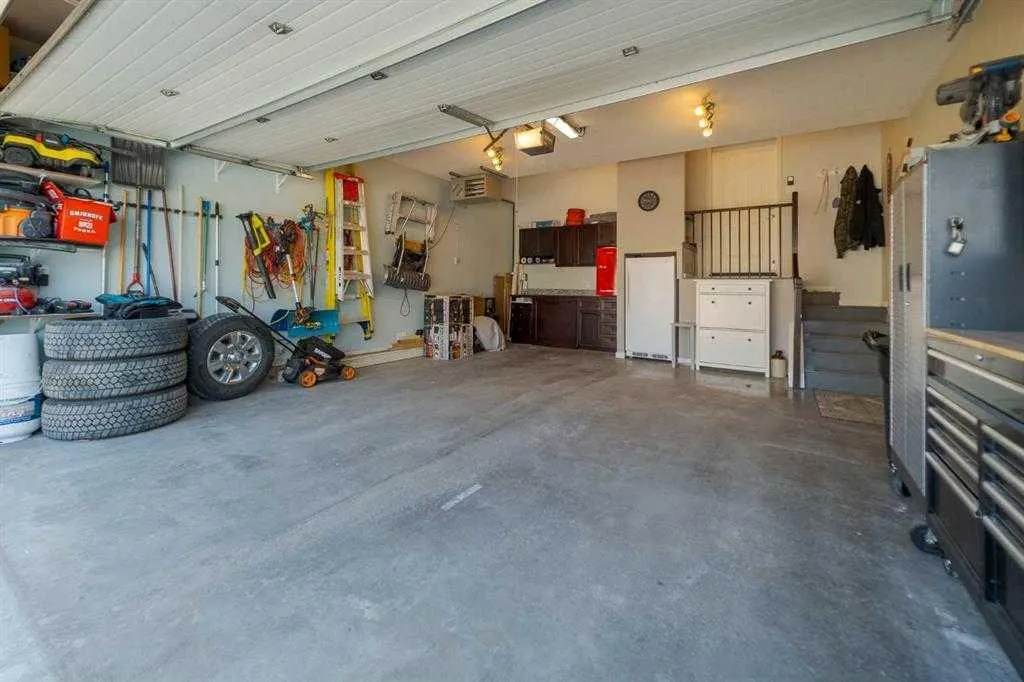 7 Mt Sundance Road W