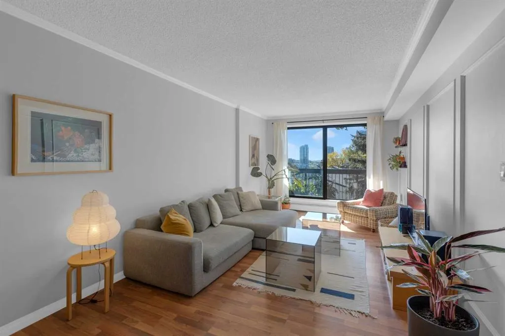 354 3 Avenue NE, #403