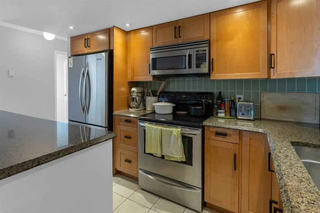 354 3 Avenue NE, #403