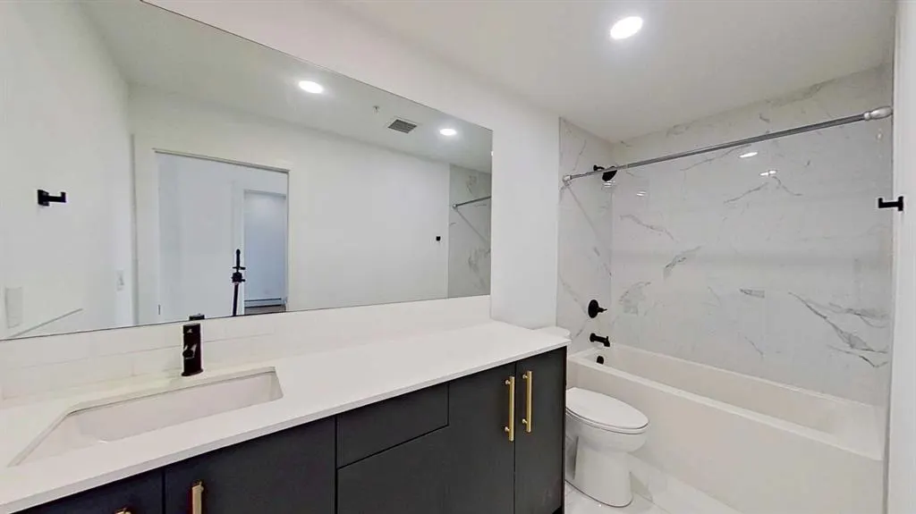 4275 Norford Avenue NW, #405