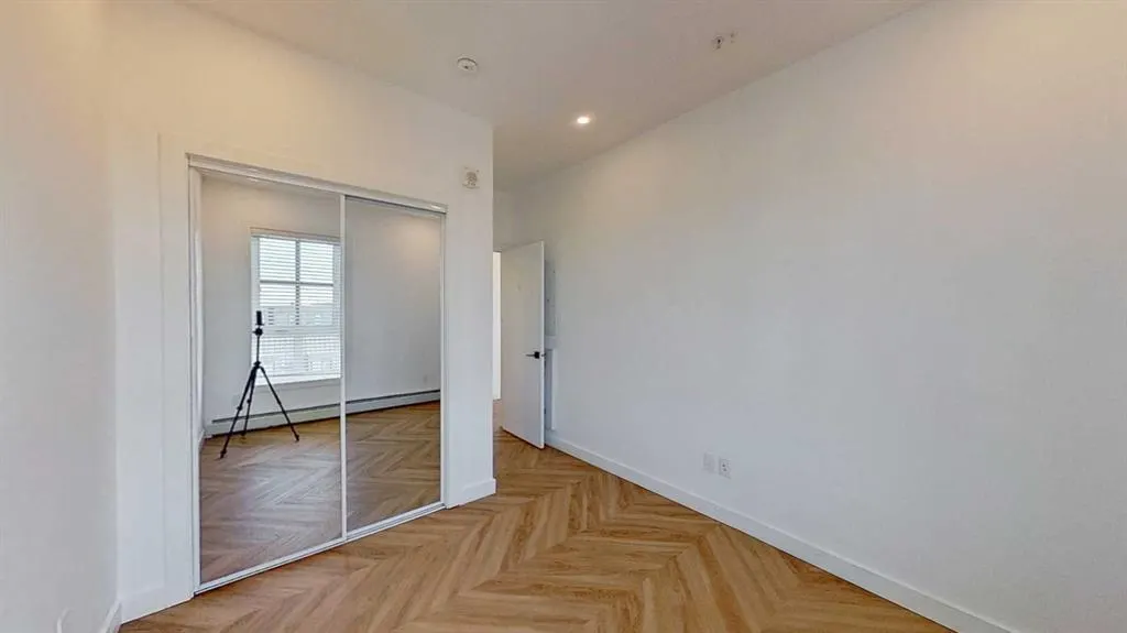 4275 Norford Avenue NW, #405