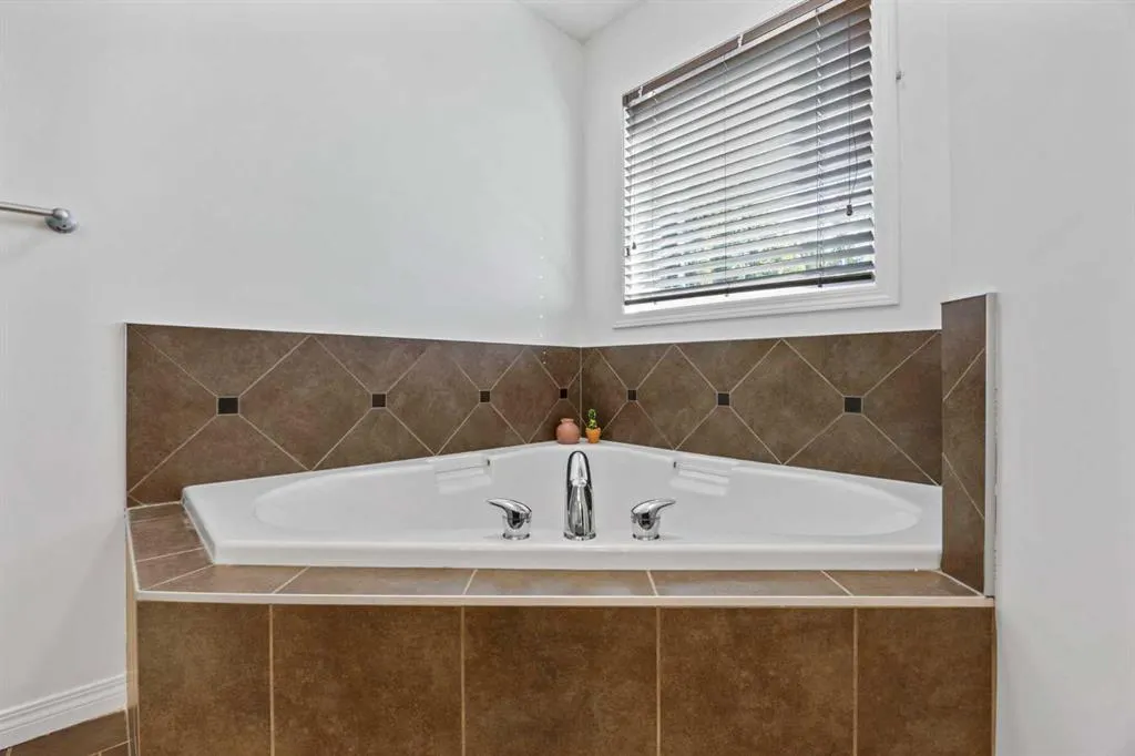 83 Aspen Stone Terrace SW