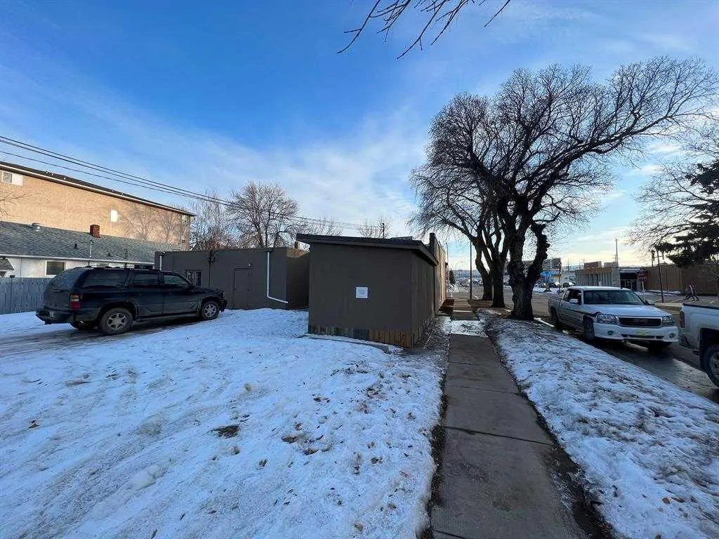 120A 3 Avenue E