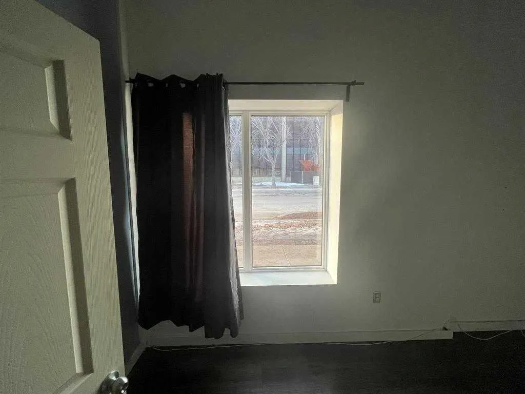 120A 3 Avenue E
