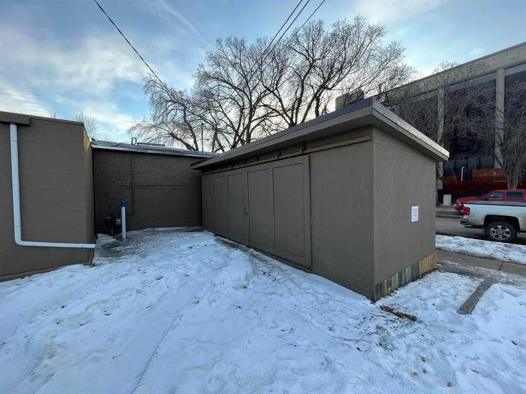 120A 3 Avenue E