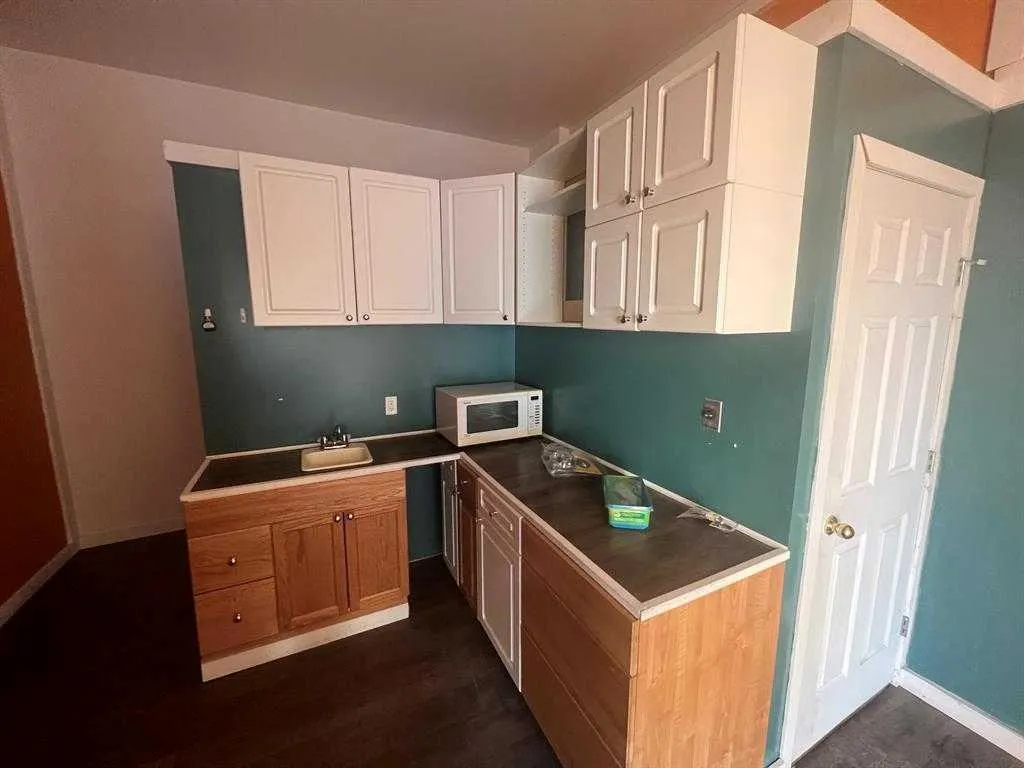 120A 3 Avenue E