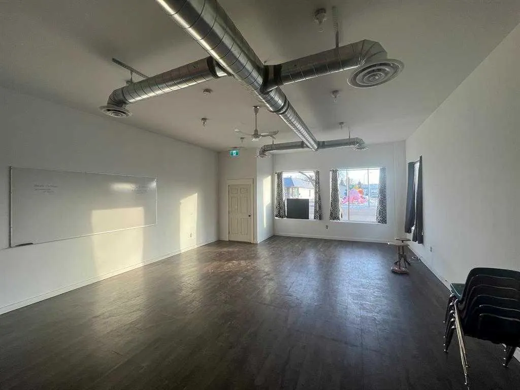 120A 3 Avenue E