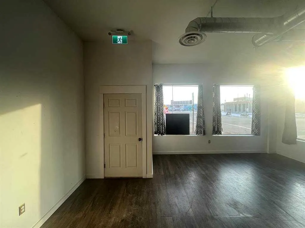 120A 3 Avenue E