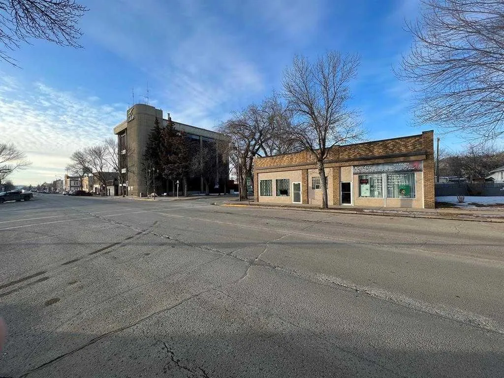 120A 3 Avenue E