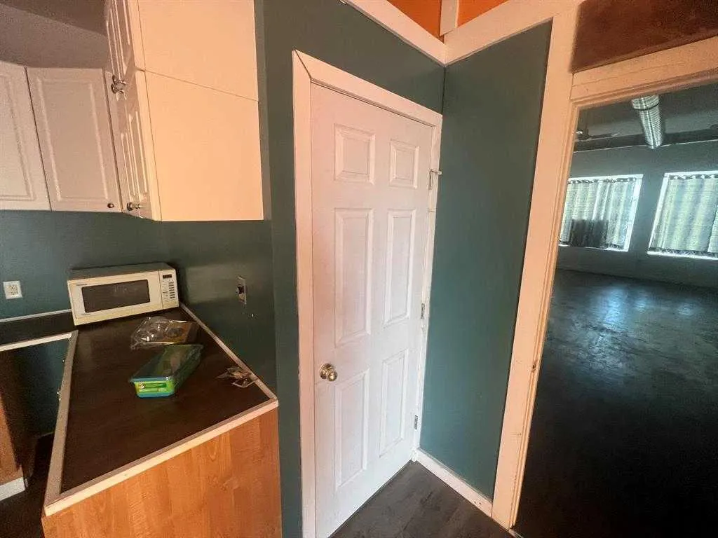 120A 3 Avenue E