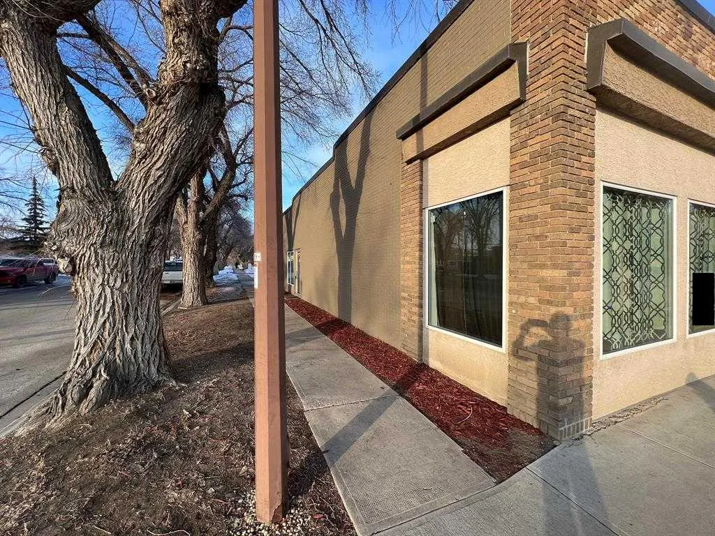 120A 3 Avenue E