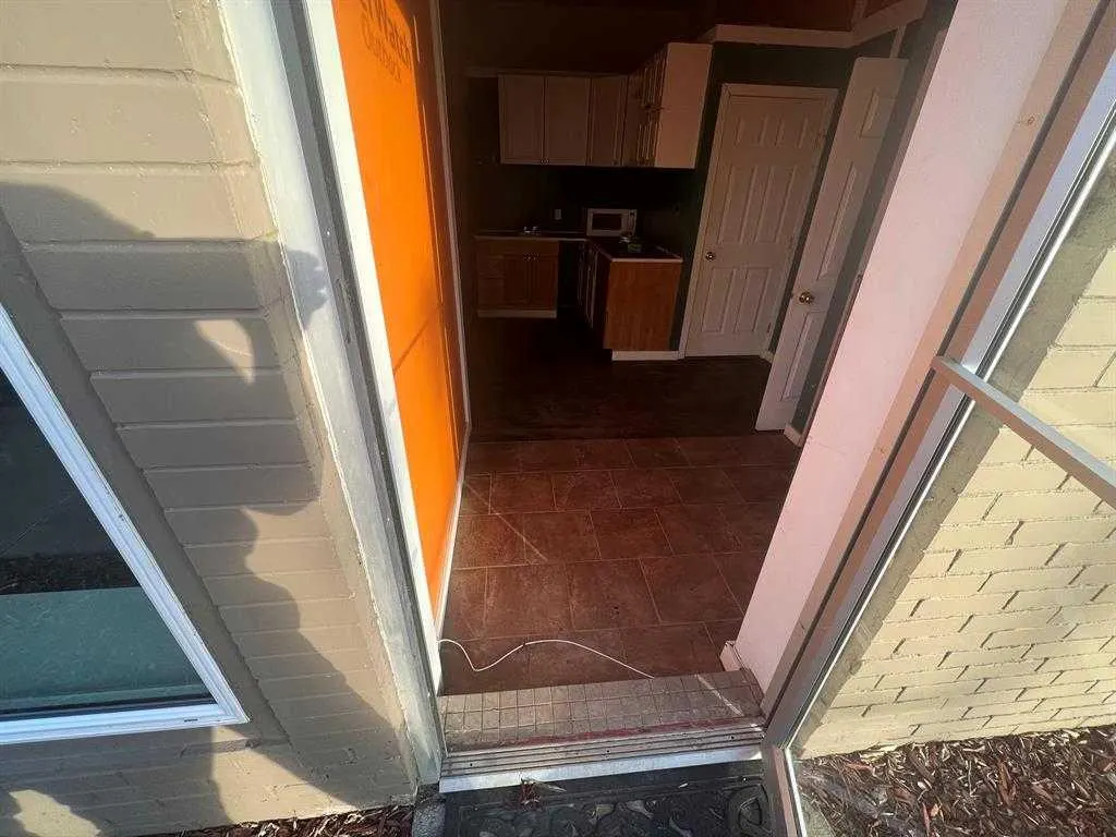 120A 3 Avenue E