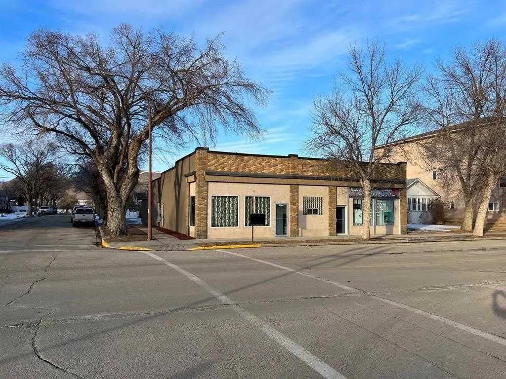 120A 3 Avenue E