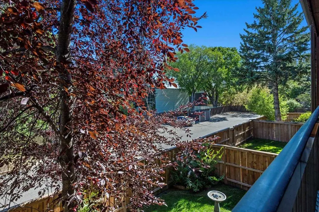 1001 68 Avenue SW, #205