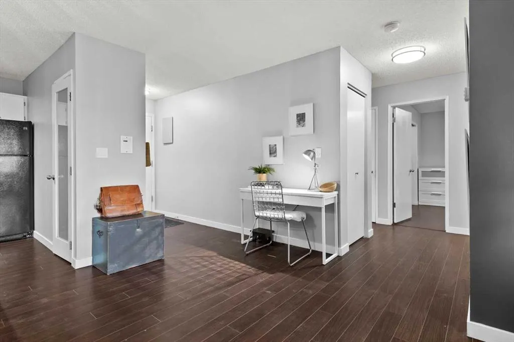 1001 68 Avenue SW, #205