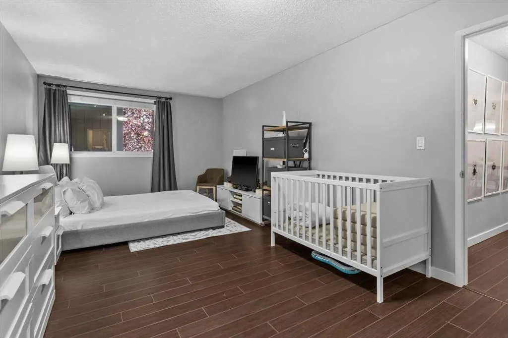 1001 68 Avenue SW, #205