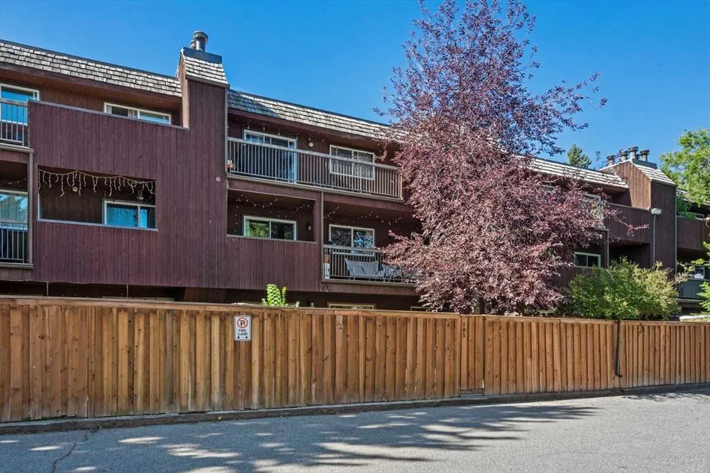 1001 68 Avenue SW, #205