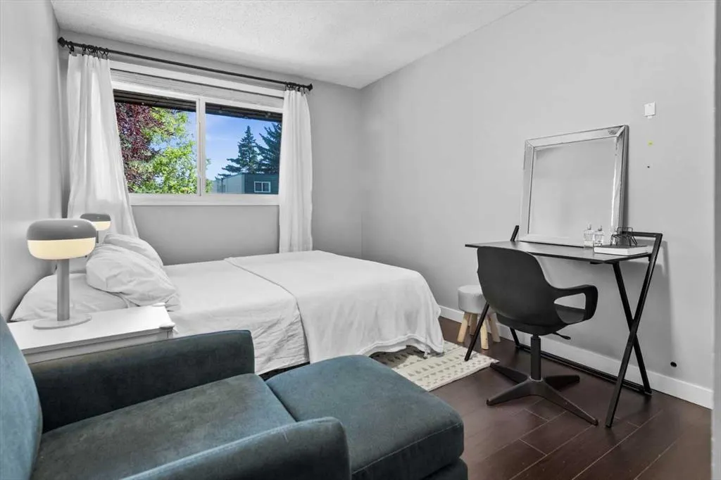 1001 68 Avenue SW, #205