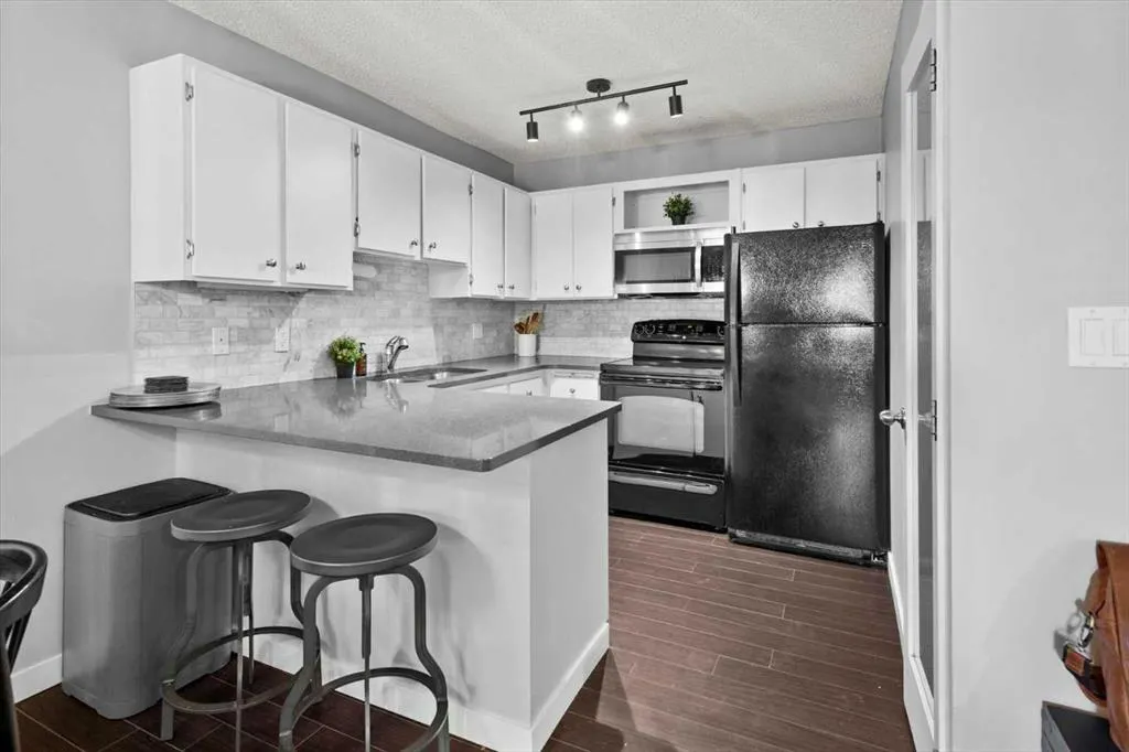 1001 68 Avenue SW, #205