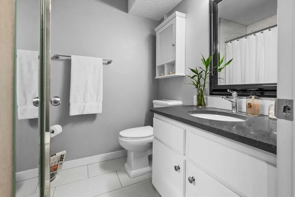 1001 68 Avenue SW, #205