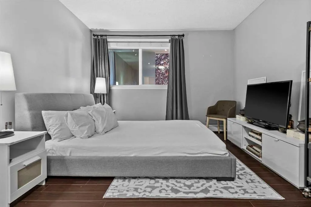 1001 68 Avenue SW, #205
