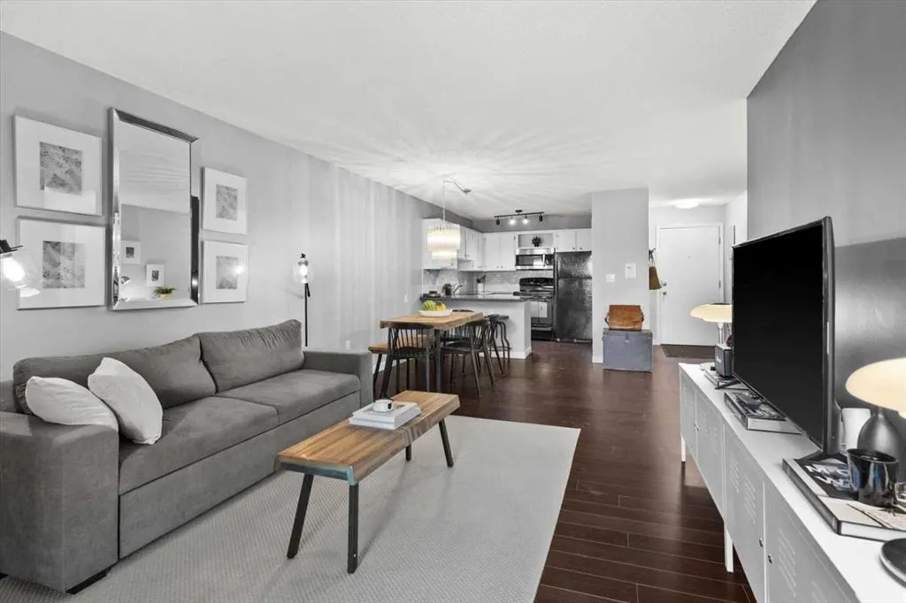1001 68 Avenue SW, #205