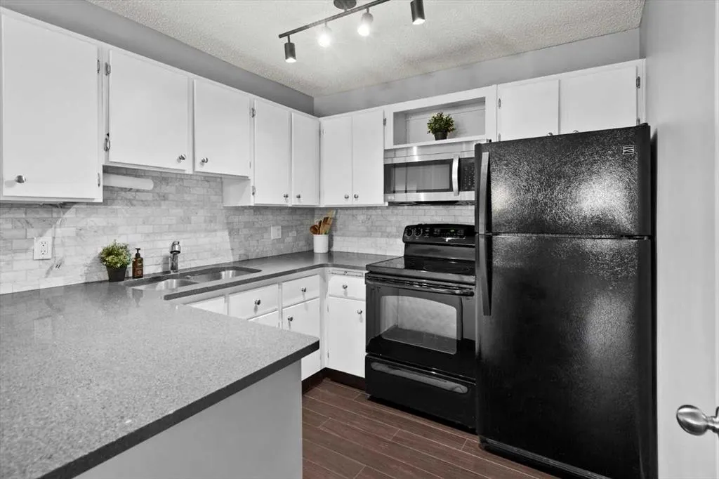 1001 68 Avenue SW, #205