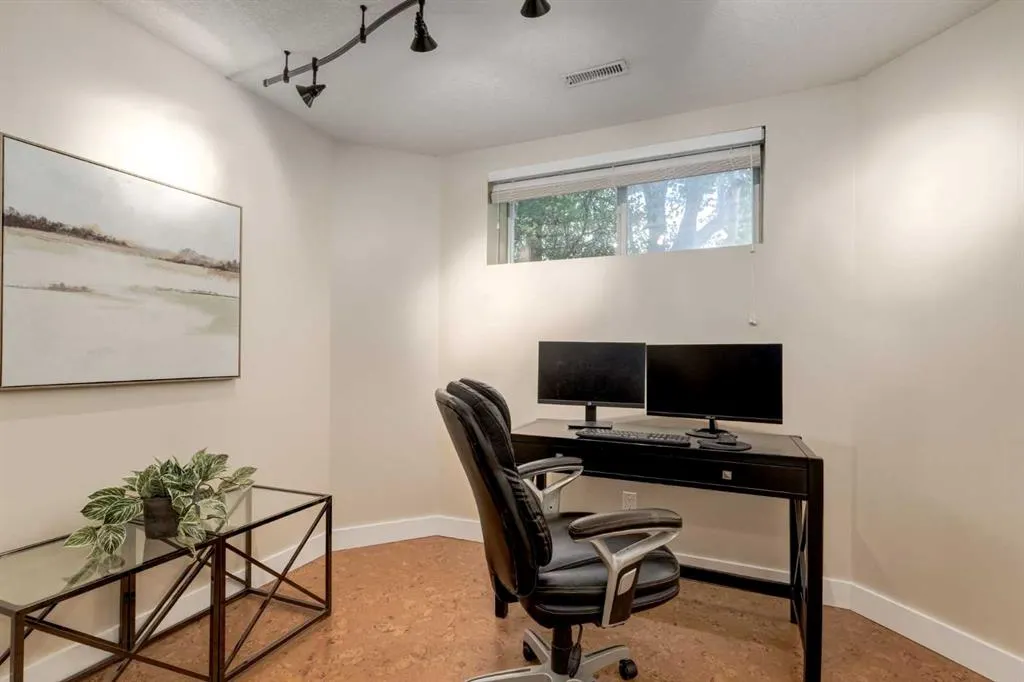 16 Hidden Valley Gardens NW