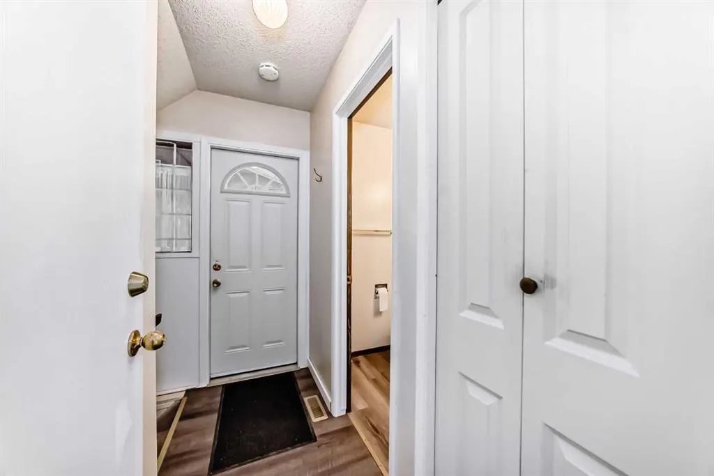 15 Whitewood Bay NE