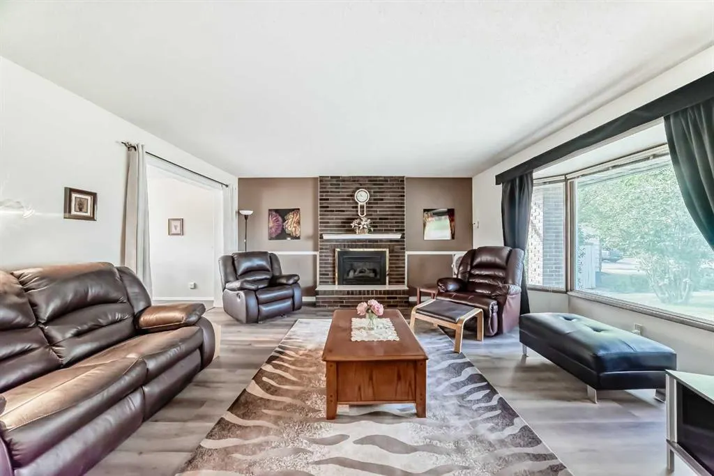15 Whitewood Bay NE